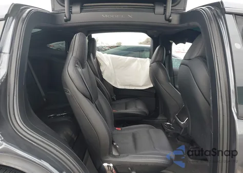 2022 Tesla Model X Plaid Tri Motor All-Wheel Drive z USA, uszkodzony, nr VIN 7SAXCBE65NF362710